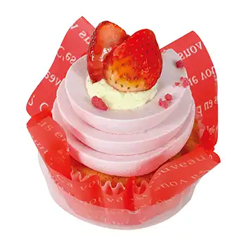 プリンといちごのショートケーキを合体させた夢のようなスイーツ