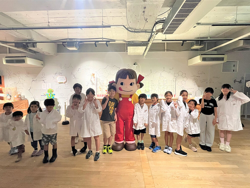 最後はペコちゃんと記念撮影