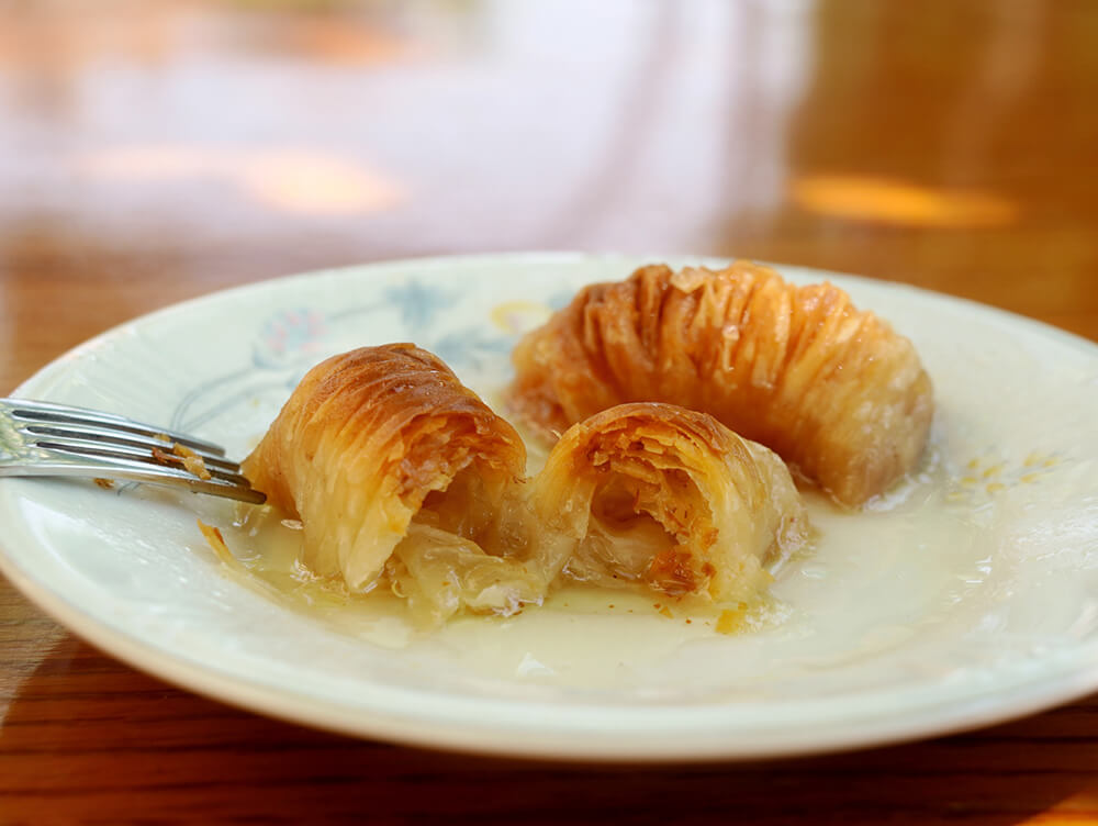 上はパリッと食感、下はしっとりとした舌触り