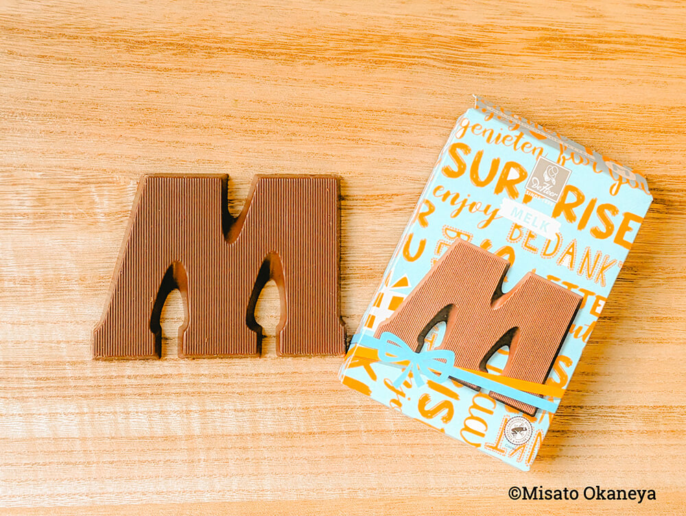 イニシャル形のかわいいチョコレート