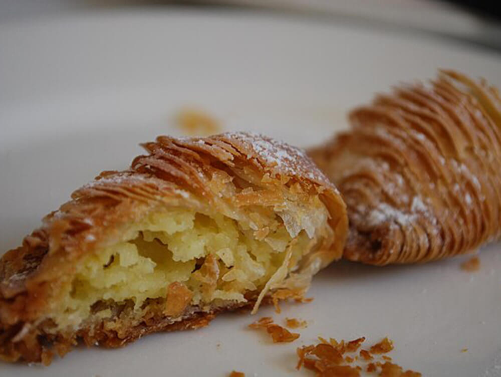 名前の通り、ひだが何枚も重なった生地