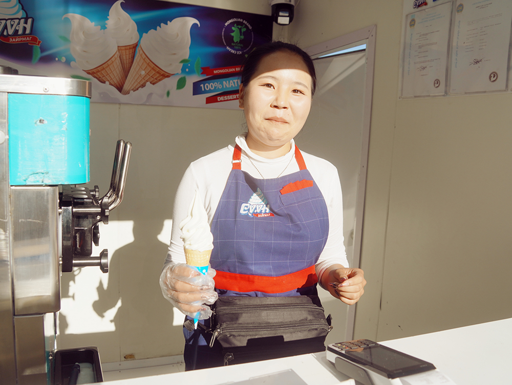 モンゴルの短い夏の風物詩です